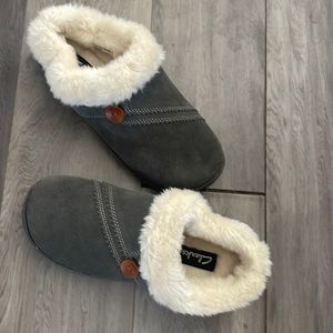 Clarks Womens Suede Leather Faux Fur Lining Slippers JMS0411B